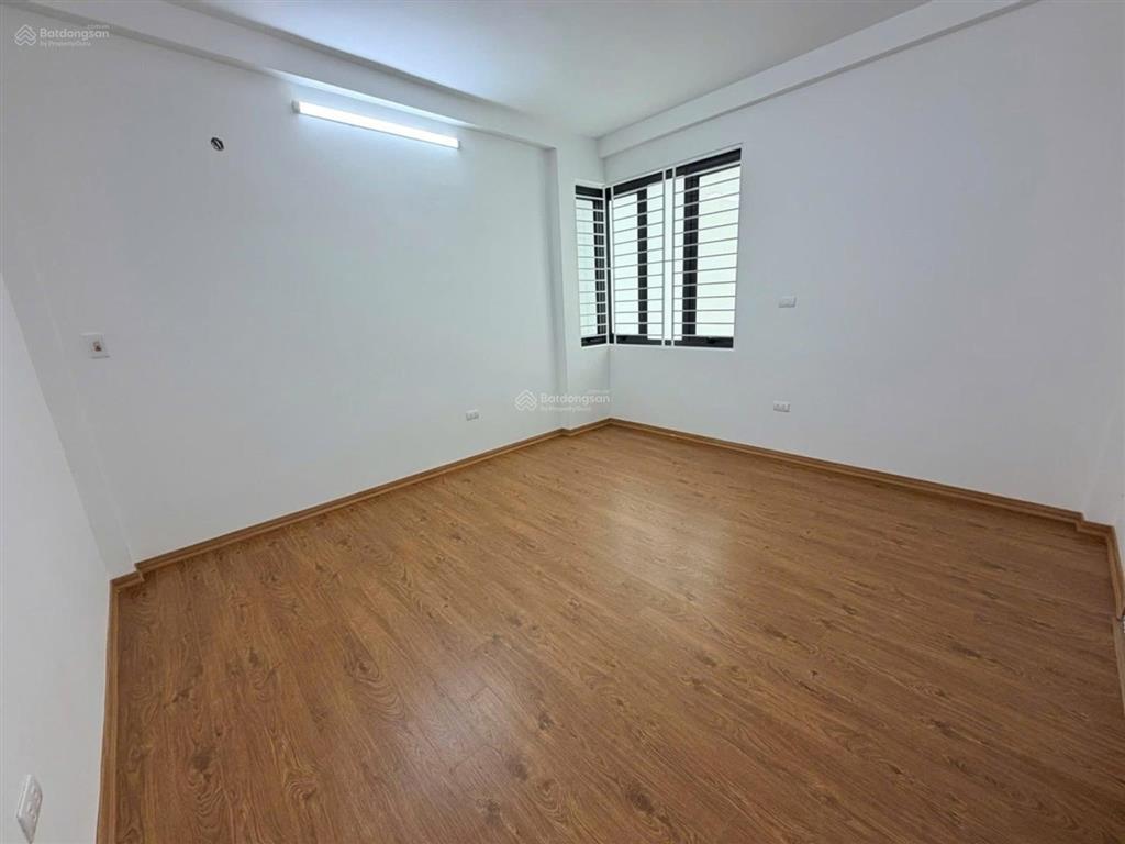 Nhà phố núi trúc 32m2 x 6 tầng  5 ngủ chỉ 1 nhà ra phố  16tr/th