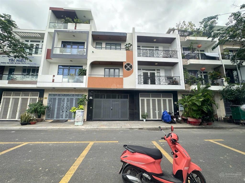 Nhà đẹp tại kđt vcn  đã có sổ hồng
