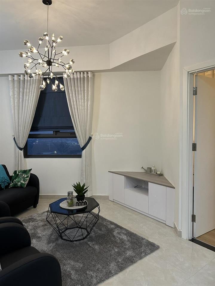 Chính chủ gửi bán căn góc lầu 18 view đẹp, tawngj nội thất cao cấp với 3 phòng ngủ kề cổng chào bd