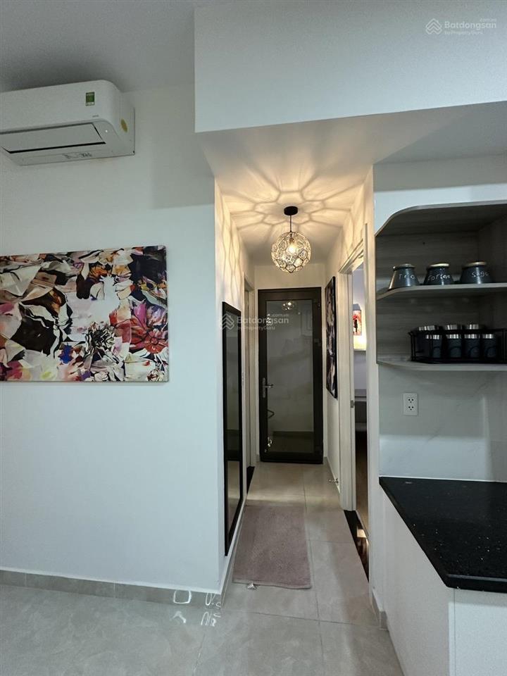 Chính chủ gửi bán căn góc lầu 18 view đẹp, tawngj nội thất cao cấp với 3 phòng ngủ kề cổng chào bd