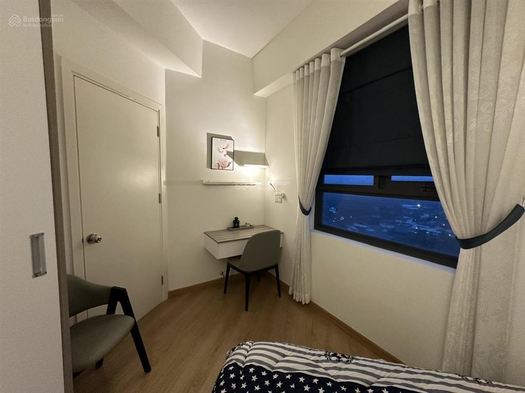 Chính chủ gửi bán căn góc lầu 18 view đẹp, tawngj nội thất cao cấp với 3 phòng ngủ kề cổng chào bd