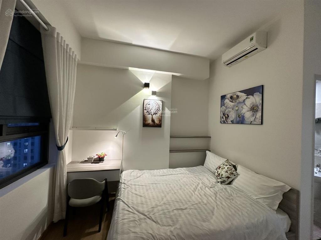 Chính chủ gửi bán căn góc lầu 18 view đẹp, tawngj nội thất cao cấp với 3 phòng ngủ kề cổng chào bd