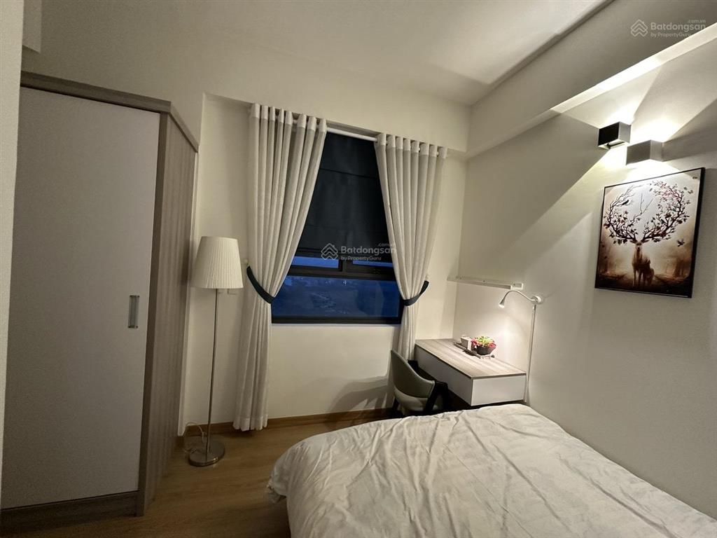 Chính chủ gửi bán căn góc lầu 18 view đẹp, tawngj nội thất cao cấp với 3 phòng ngủ kề cổng chào bd