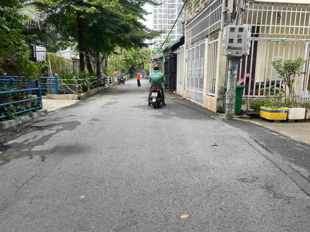 Chính chủ gửi bán lô đất mặt tiền đường nhựa kề dự án emerald 68, quốc lộ 13, full thổ cư