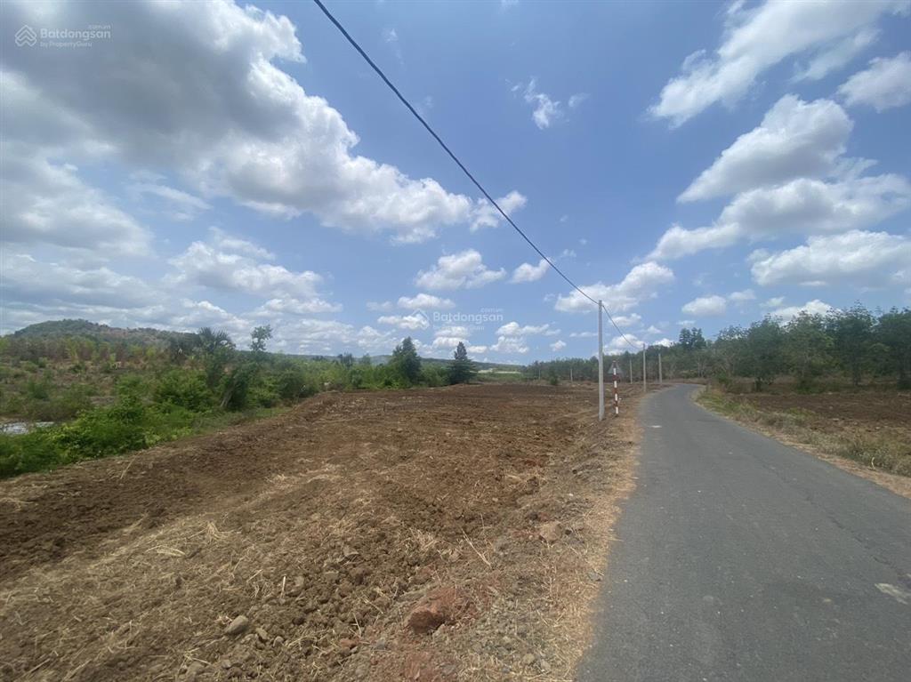 Mình chính chủ bán đất vườn mặt tiền đường nhựa 5m, suối ôm đất thích hợp nhà vườn, nghỉ dưỡng