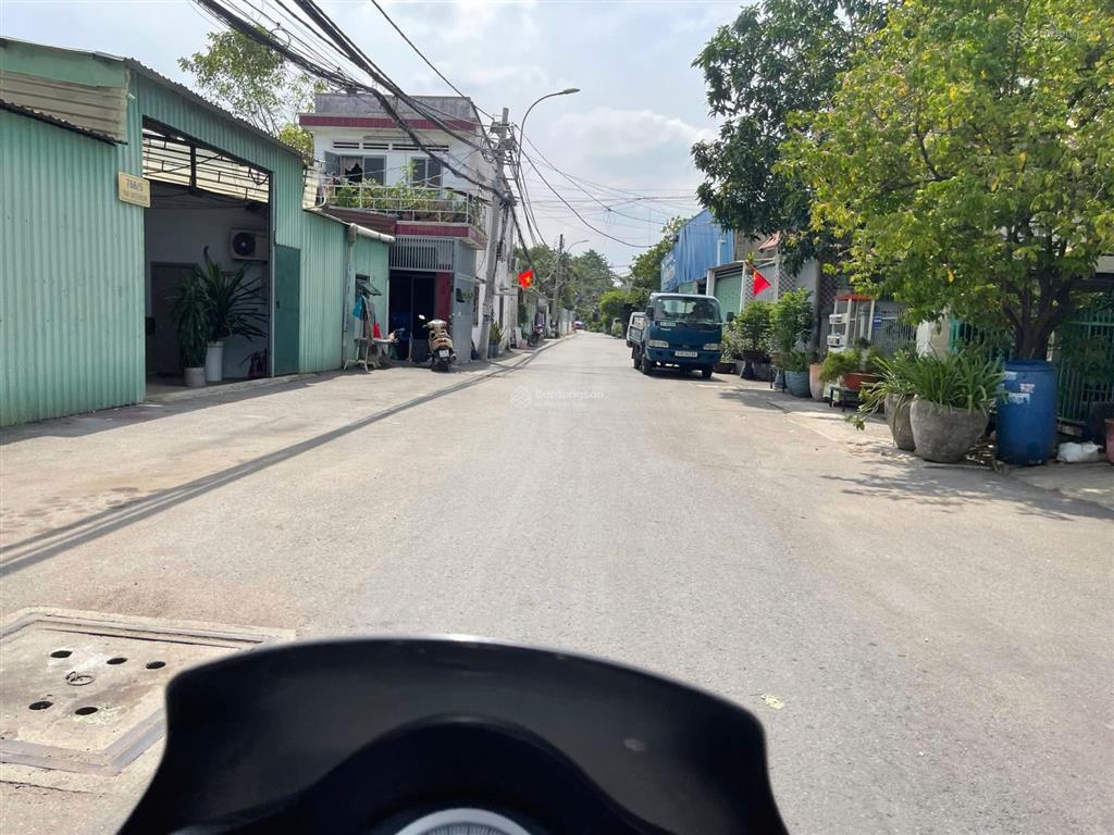 Lô đất mặt tiền đường nhựa 766 quốc lộ 13, hiệp bình, thủ đức, sổ hồng riêng, xây tự do, kề sông sg