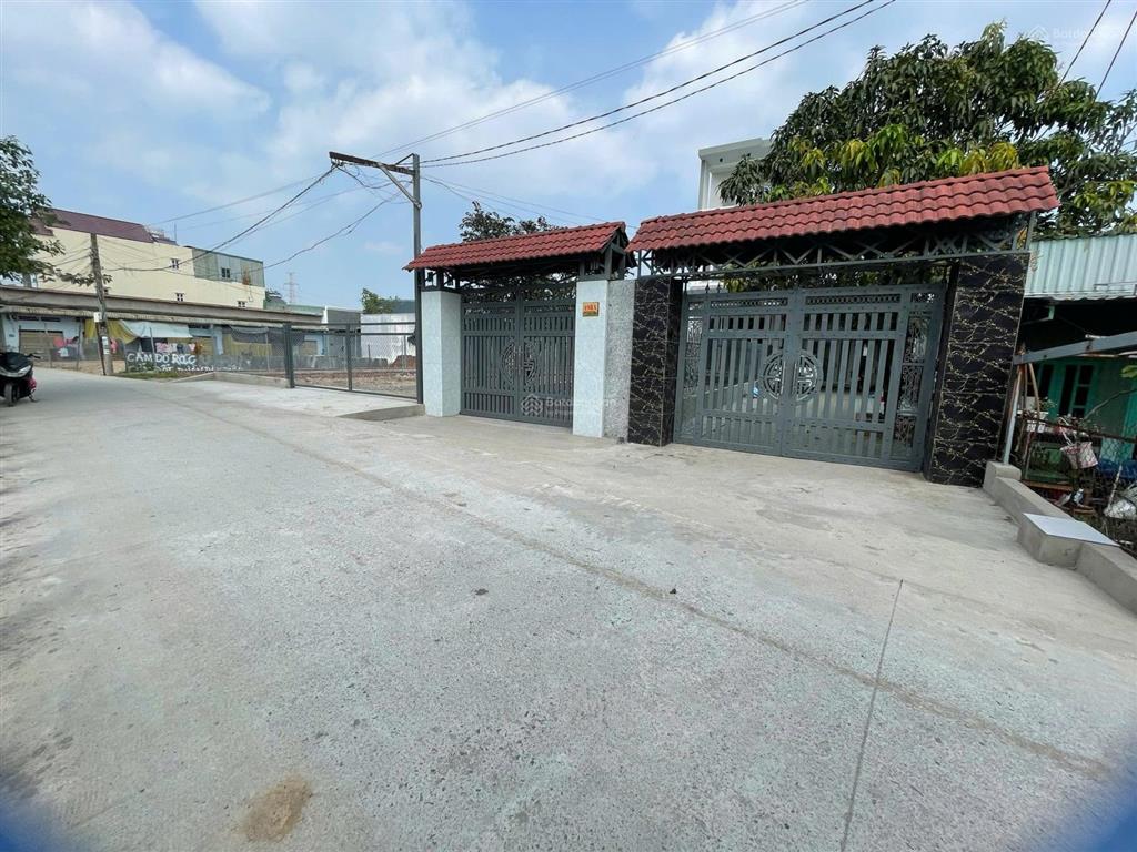 Lô đất có sẵn 2 căn nhà ngang 10,5m đường xe tải lớn mặt sông sài gòn giá chỉ 20 triệu/m2