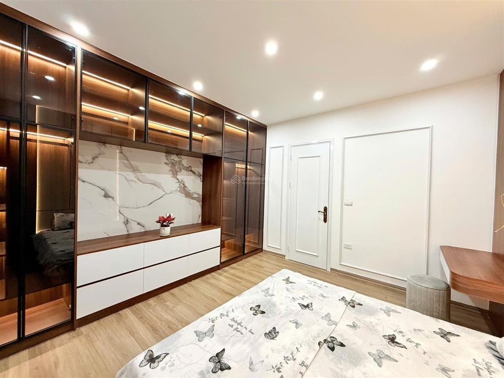 Bán nhà vương thừa vũ  5 tầng thang máy  6 phòng ngủ đủ công năng full nội thất  ô tô đỗ gần