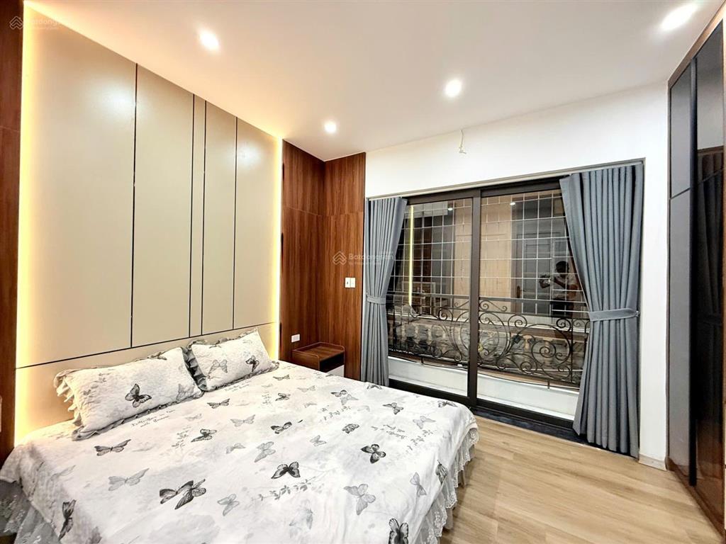 Bán nhà vương thừa vũ  5 tầng thang máy  6 phòng ngủ đủ công năng full nội thất  ô tô đỗ gần