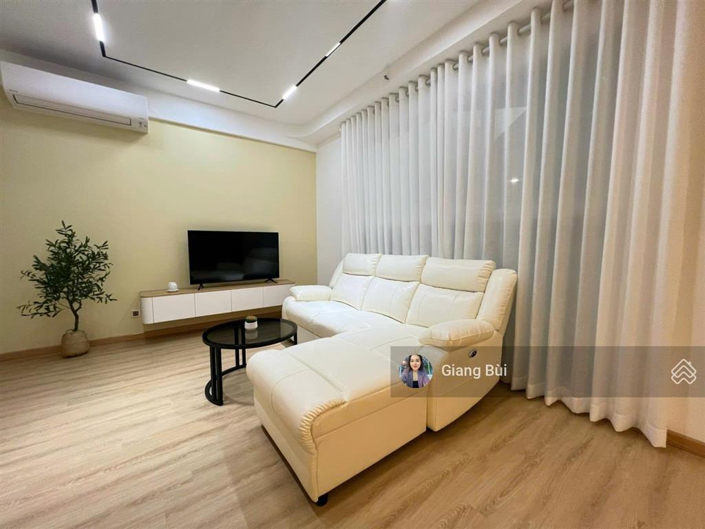 Bán scenic valley dt 155m2 4pn 3wc nội thất cao cấp như hình.  0903 856 *** ms giang