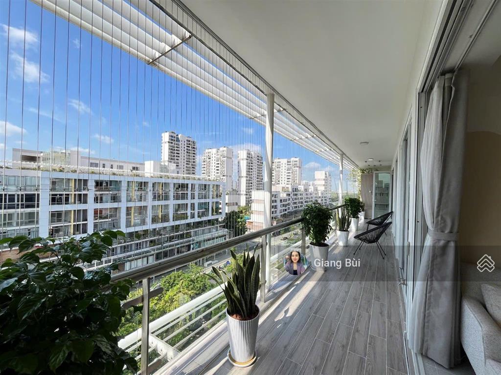 Cho thuê căn hộ garden plaza 141m2 3pn, view kênh đào, nội thất đẹp như hình. nhà mới 100%