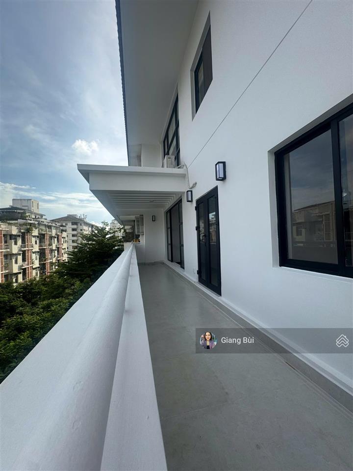 Cần bán penthouse cao cấp hưng vượng 2 178m2 căn góc view công viên thoáng, nội thất đẹp  cao cấp