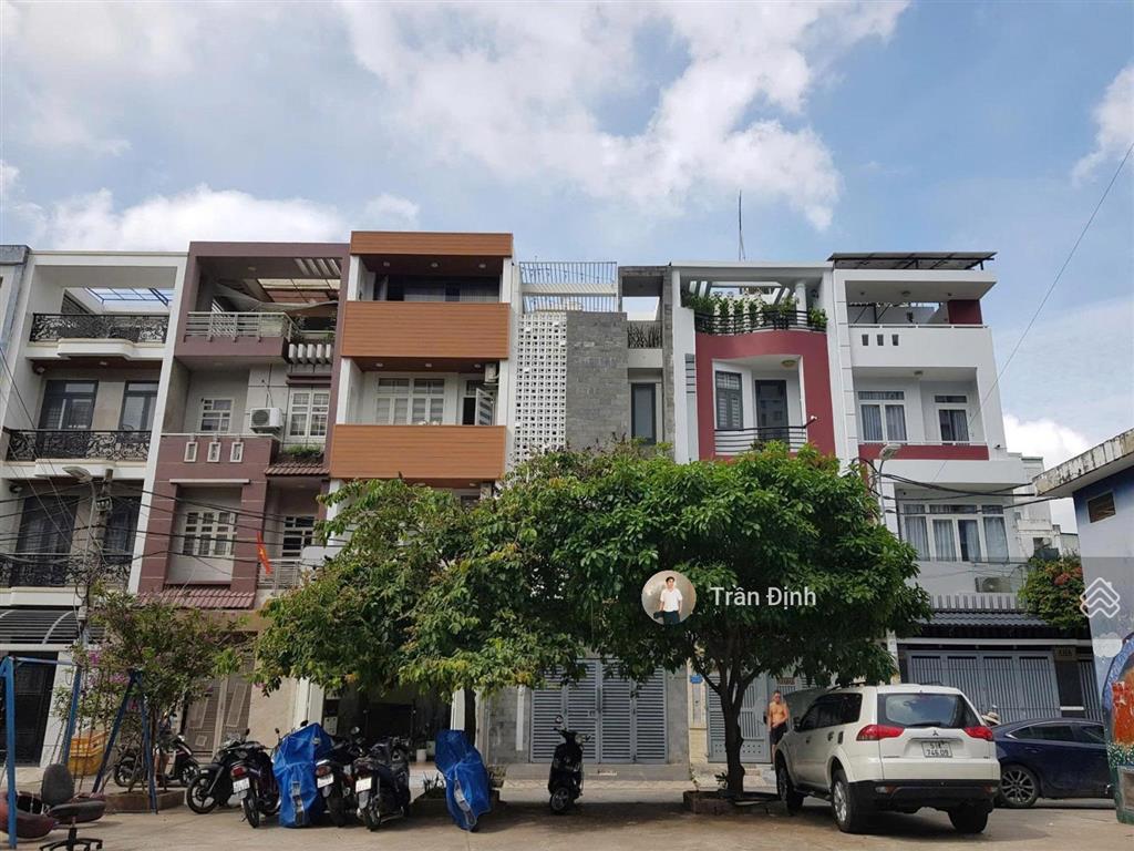 Lô đất view công viên bùi đình túy  lô góc 2 mặt tiền  vị trí trung tâm  công nhận 61m2