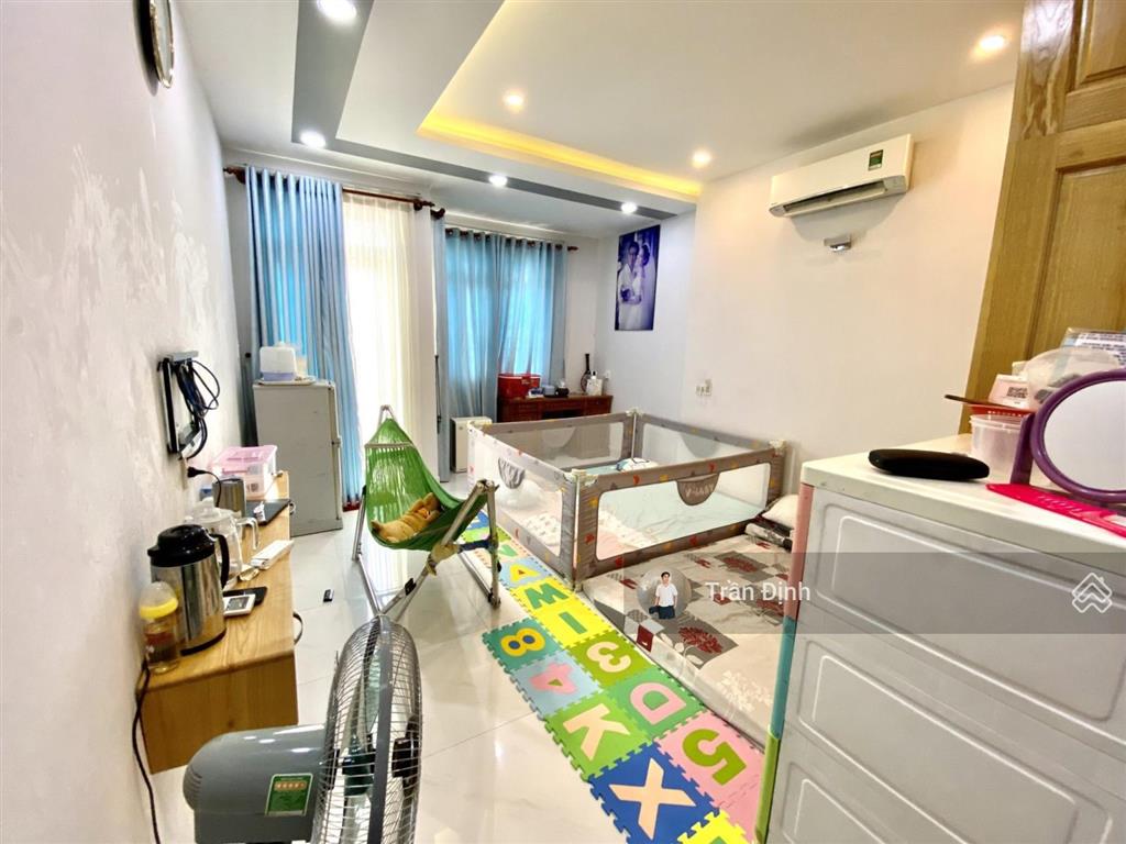 Bán nhà khu compound chỉ khoảng 10 căn tại hoàng hoa thám  nhà 5 tầng kiên cố  ô tô đỗ trước cửa