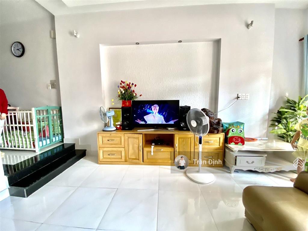 Bán nhà khu compound chỉ khoảng 10 căn tại hoàng hoa thám  nhà 5 tầng kiên cố  ô tô đỗ trước cửa