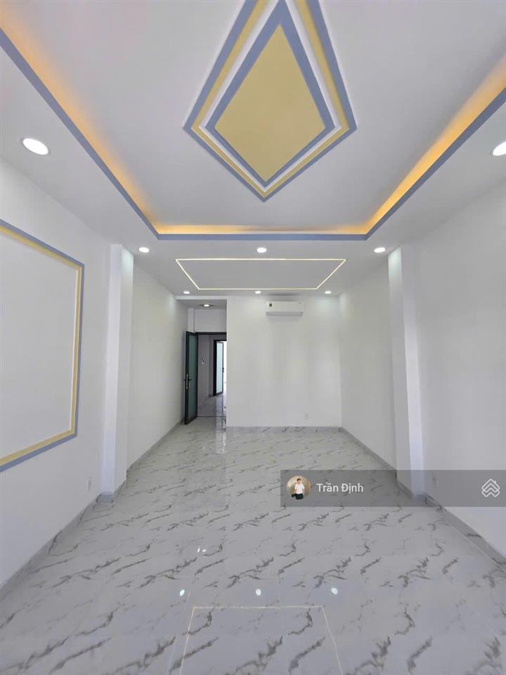 Chính chủ bán nhà 2 mặt tiền mới cứng full nội thất, thang máy  vị trí sát bên q1  hẻm xe hơi