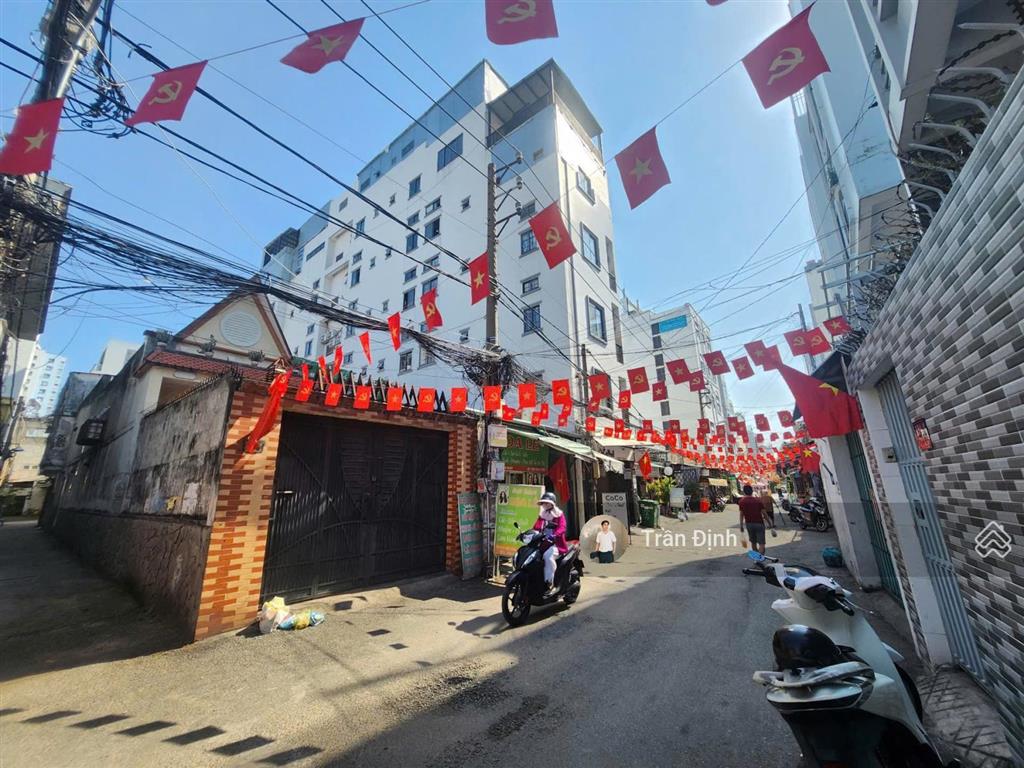 Bán lô góc 2 mặt tiền hẻm nhựa 10m bùi đình túy  quy mô xây dựng hầm 7 tầng  ngang bề thế 4,3m.
