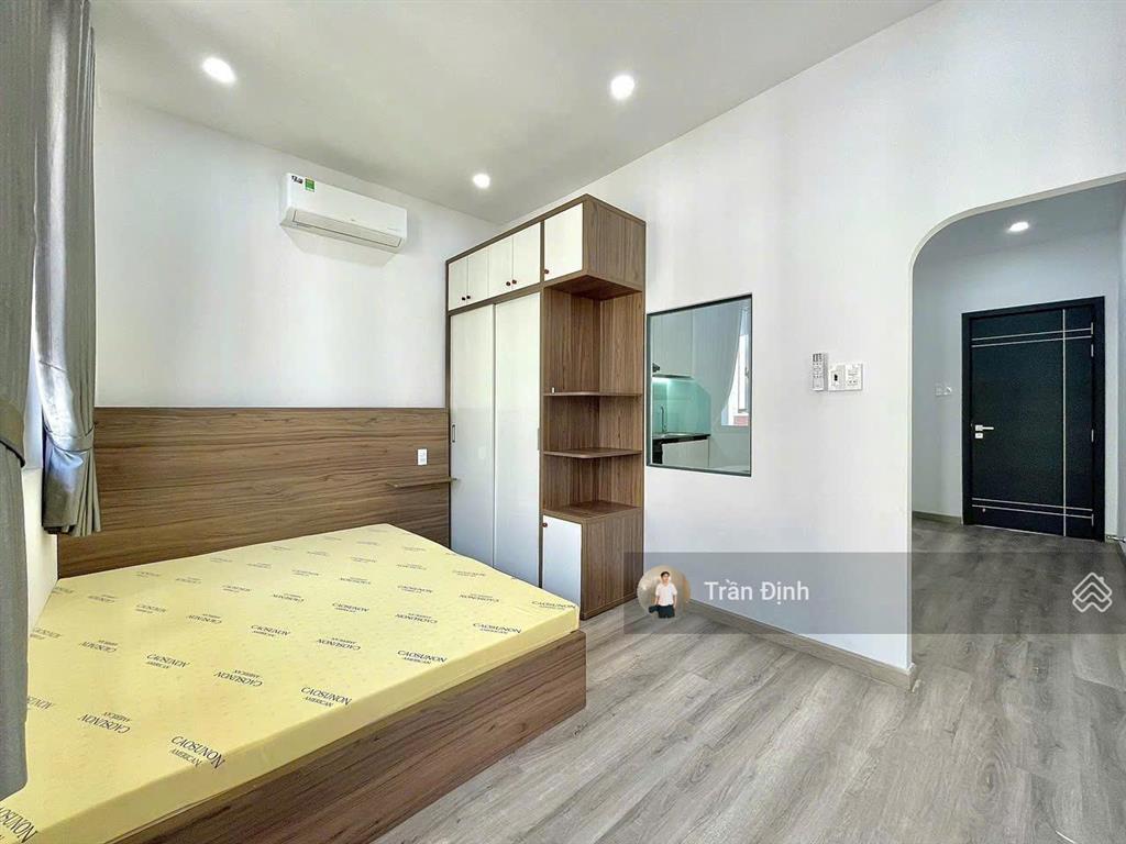 Chdv 7 phòng full khách  net 51 triệu/tháng  3 mặt hẻm 8m nguyễn xí  đón sóng rạch xuyên tâm.