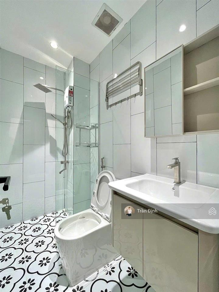 Chdv 7 phòng full khách  net 51 triệu/tháng  3 mặt hẻm 8m nguyễn xí  đón sóng rạch xuyên tâm.