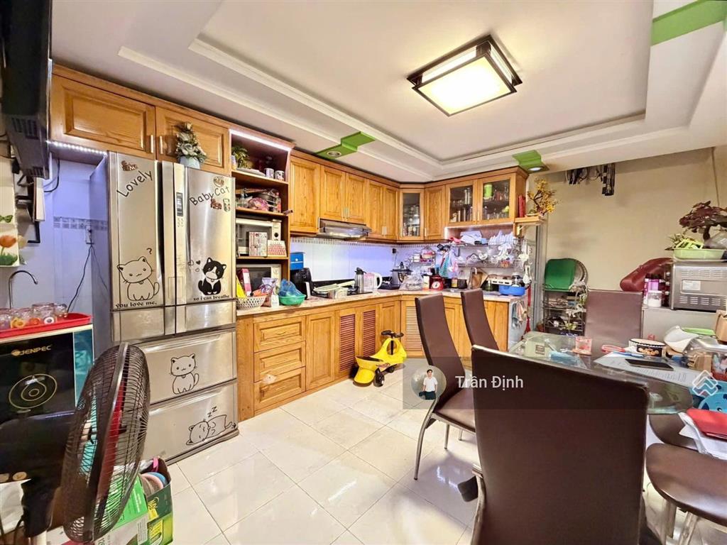 Bán nhà hẻm 201/ nguyễn xí ngay bờ kè rạch xuyên tâm  đường trước nhà 8m  sản phẩm khan hiếm.