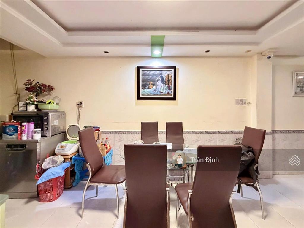 Bán nhà hẻm 201/ nguyễn xí ngay bờ kè rạch xuyên tâm  đường trước nhà 8m  sản phẩm khan hiếm.