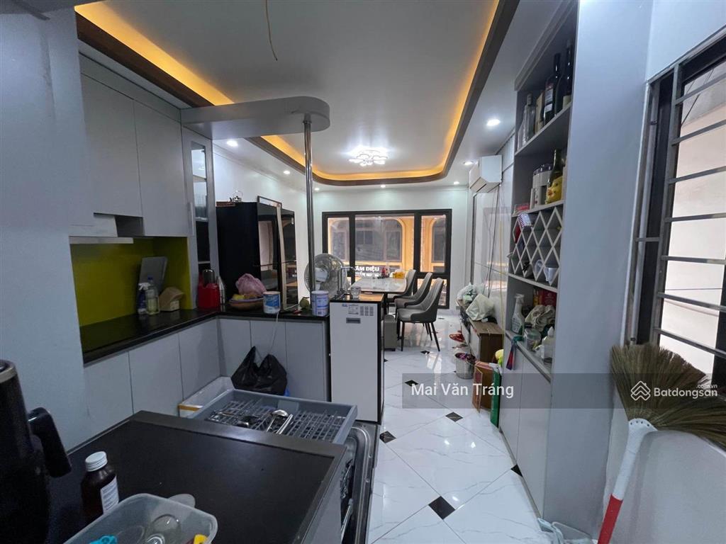Bán gấp nhà bắc từ liêm 9.4 tỷlô góc siêu thoáng 6 tầng thang mayngõ thông ô tô tránh vào nhà
