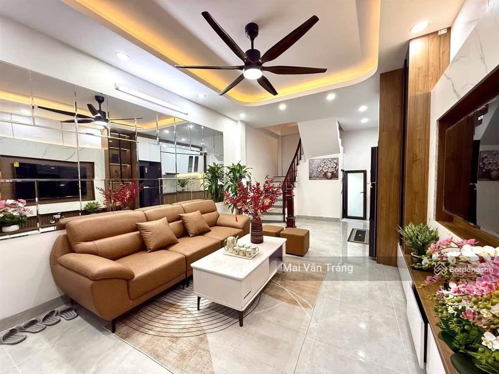 Chỉ 7,95 tỷ bán nhà 41m2x5t dân xây 2 thoáng ô chờ thang máy 30m ra mặt phố phú đô ô tô tránh