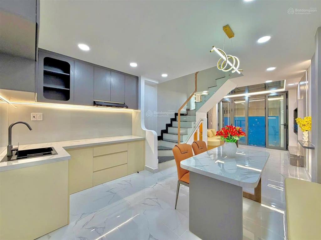 Hot! nhà mới đẹp hoàng văn thụ, phú nhuận, cách mt 20m. dt 3,7x10 nở hậu 5 tầng giá 8,68 tỷ