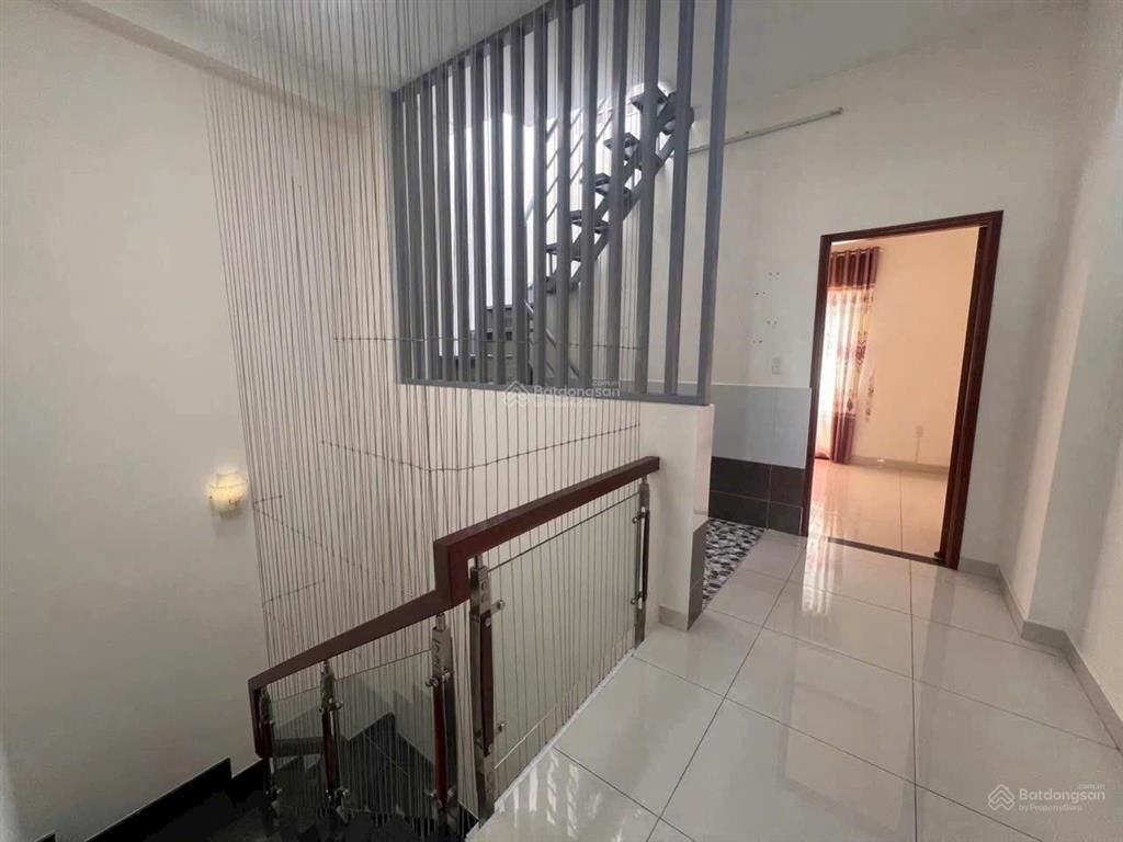 Hiếm! nhà 4 tầng hẻm xe hơi sát chợ, giá còn thương lượng