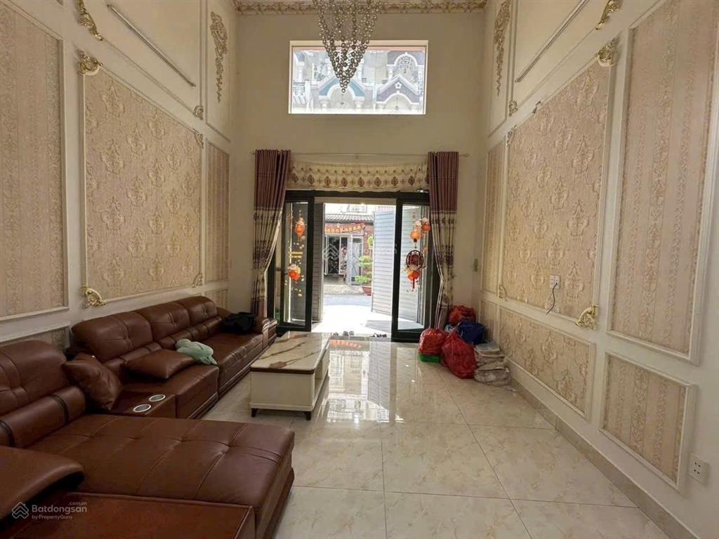 Hiếm! nhà 4 tầng hẻm xe hơi sát chợ, giá còn thương lượng