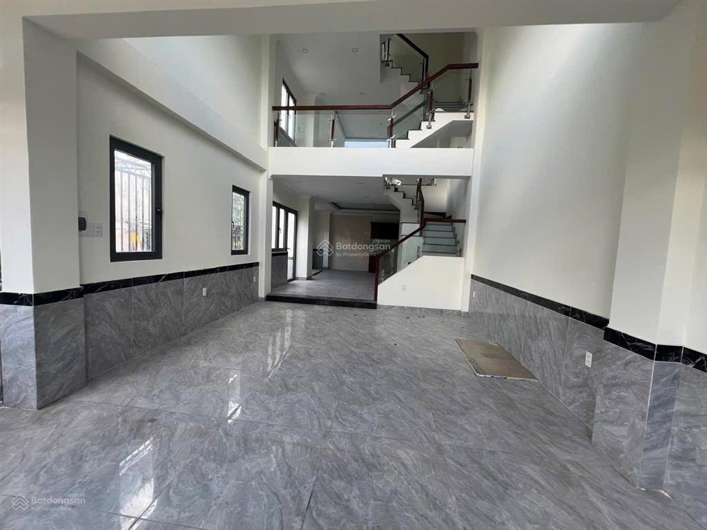 Căn góc 2 mặt tiền  5 tầng sát ql13, đối diện vạn phúc  giá chỉ 8,9 tỷ