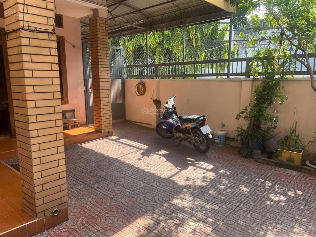 Chủ cần tiền giải quyết công việc bán nhanh biệt thự tâm huyết 210m2 góc hai mặt tiền quận 9