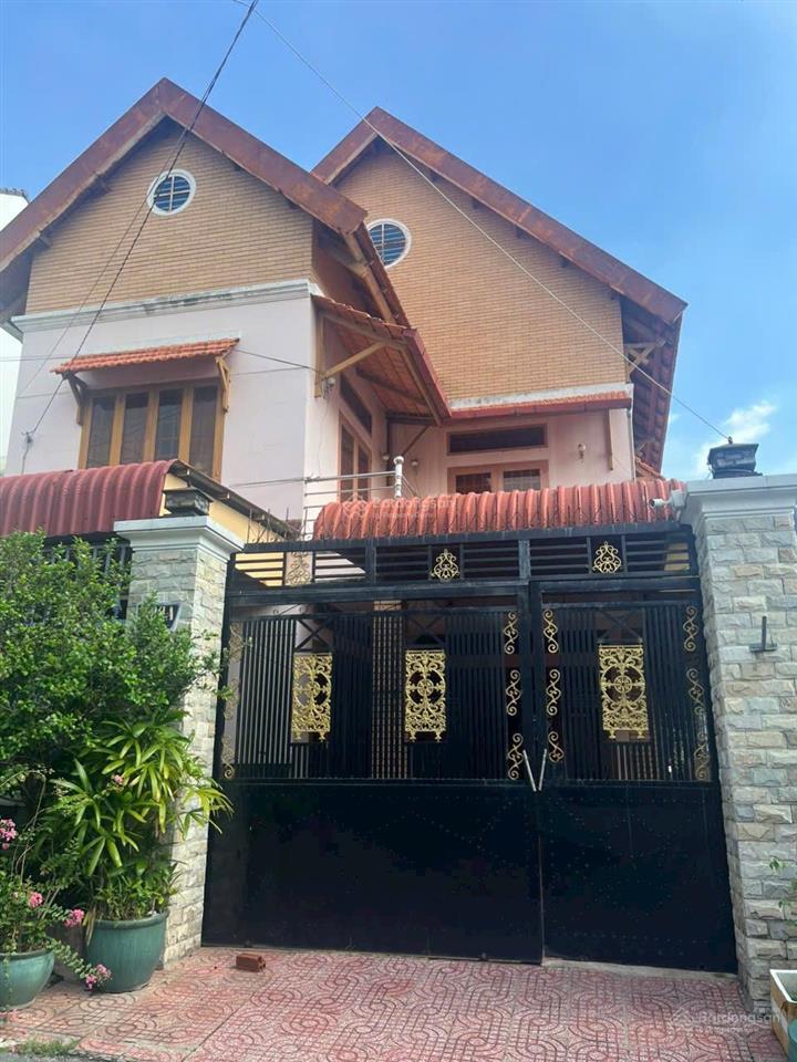 Chủ cần tiền giải quyết công việc bán nhanh biệt thự tâm huyết 210m2 góc hai mặt tiền quận 9