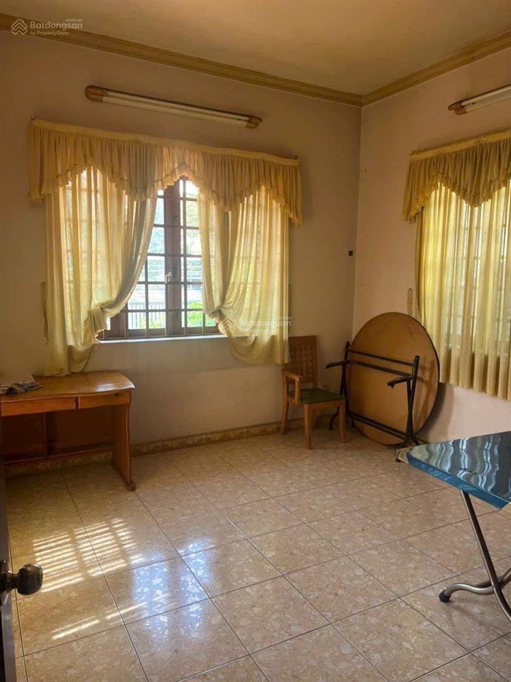 Chủ cần tiền giải quyết công việc bán nhanh biệt thự tâm huyết 210m2 góc hai mặt tiền quận 9