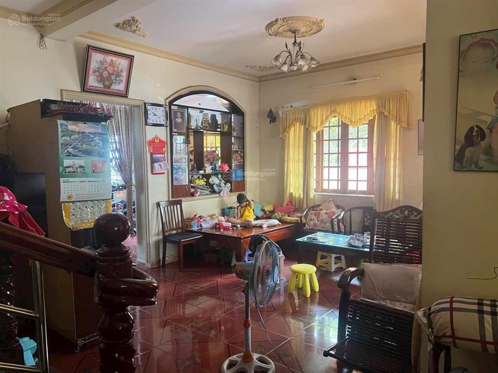 Chủ cần tiền giải quyết công việc bán nhanh biệt thự tâm huyết 210m2 góc hai mặt tiền quận 9