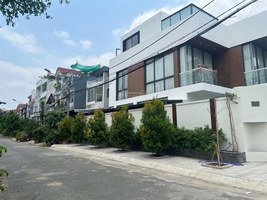 Chủ cần bán biệt thự góc hai mặt tiền, 2 tầng có hồ bơi, 235m2 giá 38 tỷ hiệp bình chánh thủ đức