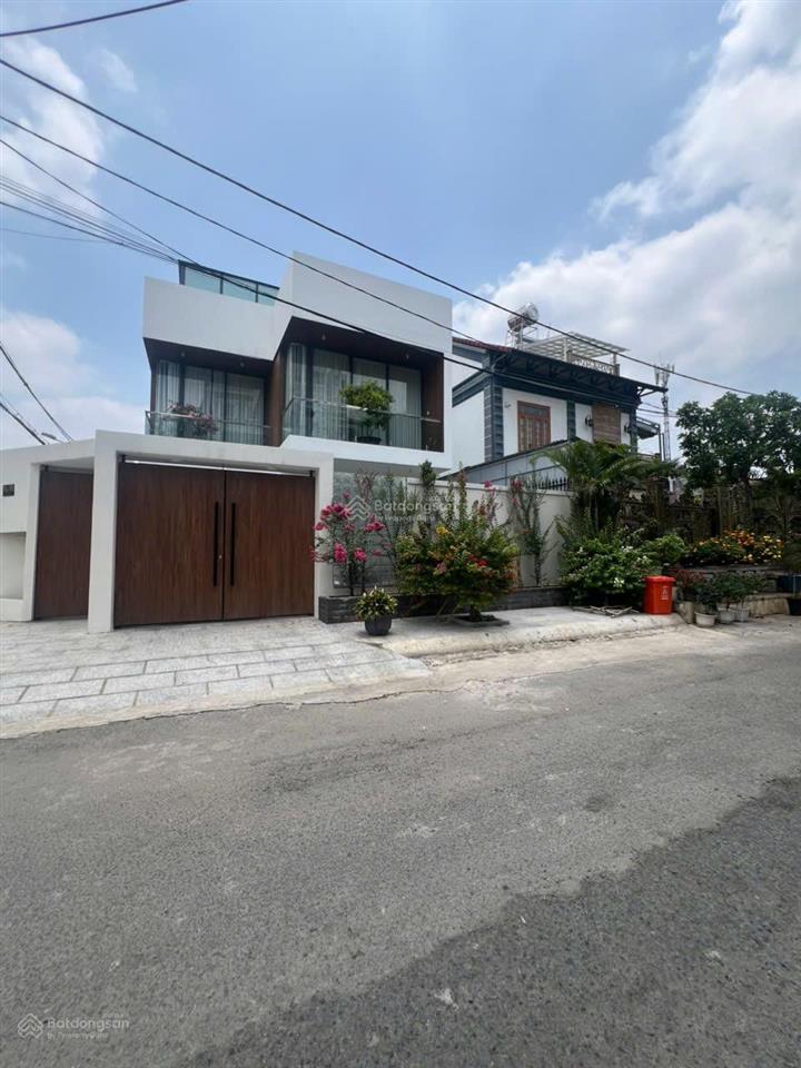 Chủ cần bán biệt thự góc hai mặt tiền, 2 tầng có hồ bơi, 235m2 giá 38 tỷ hiệp bình chánh thủ đức