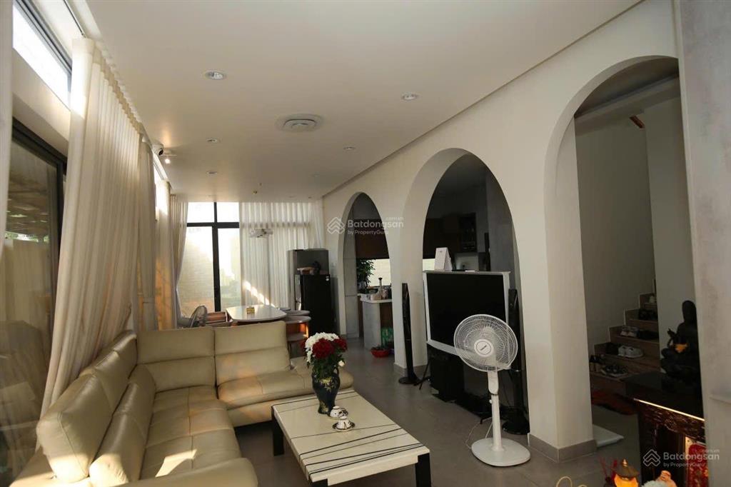 Chủ cần bán biệt thự góc hai mặt tiền, 2 tầng có hồ bơi, 235m2 giá 38 tỷ hiệp bình chánh thủ đức