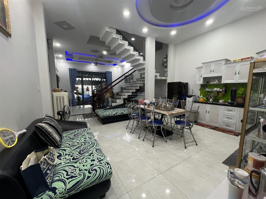Chủ cần bán biệt thự 3 tầng ngay tttm gigamall phạm văn đồng, hbc, thủ đức cách sông chỉ 200m