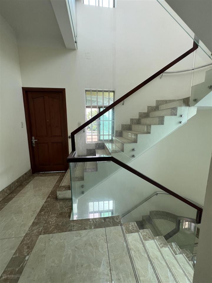 Giảm ngay 1 tỷ biệt thự 4 tầng nguyễn duy trinh quận 9, sát cầu xây dựng ngay kdc bách khoa 505m2