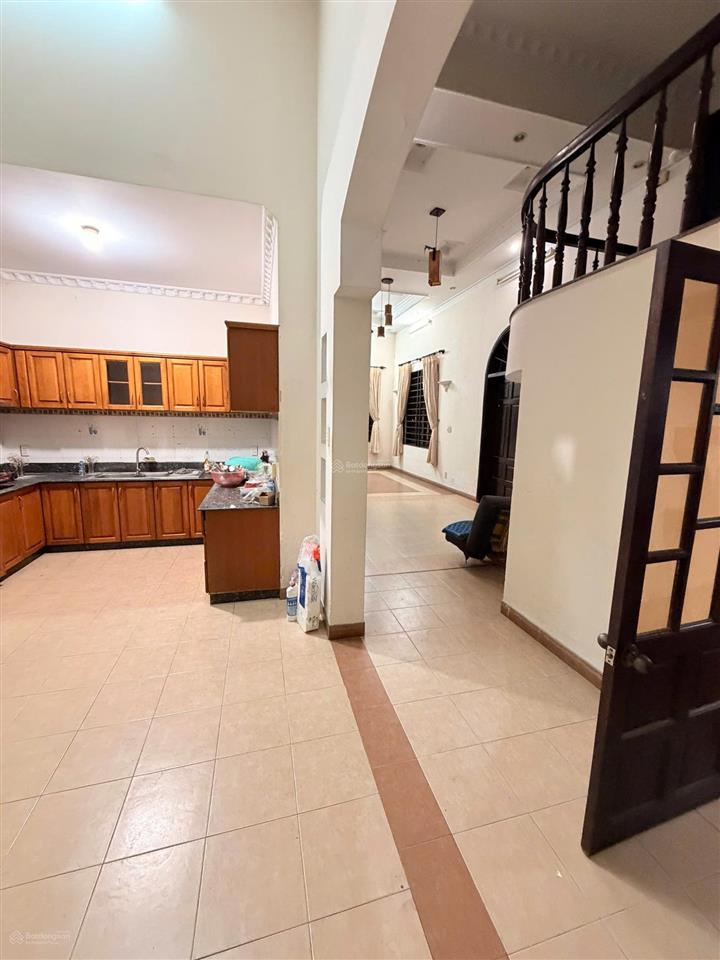 Cho thuê biệt thự sân vườn hiệp bình chánh 300m², gara ô tô, giá chỉ 35 triệu/tháng