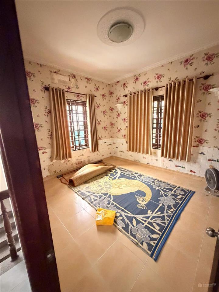 Cho thuê biệt thự sân vườn hiệp bình chánh 300m², gara ô tô, giá chỉ 35 triệu/tháng