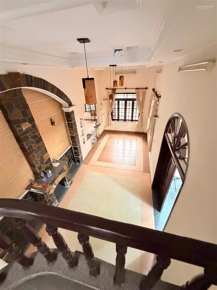 Cho thuê biệt thự sân vườn hiệp bình chánh 300m², gara ô tô, giá chỉ 35 triệu/tháng