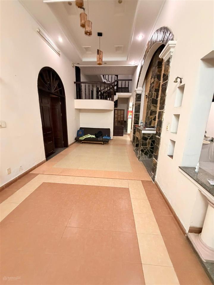 Cho thuê biệt thự sân vườn hiệp bình chánh 300m², gara ô tô, giá chỉ 35 triệu/tháng