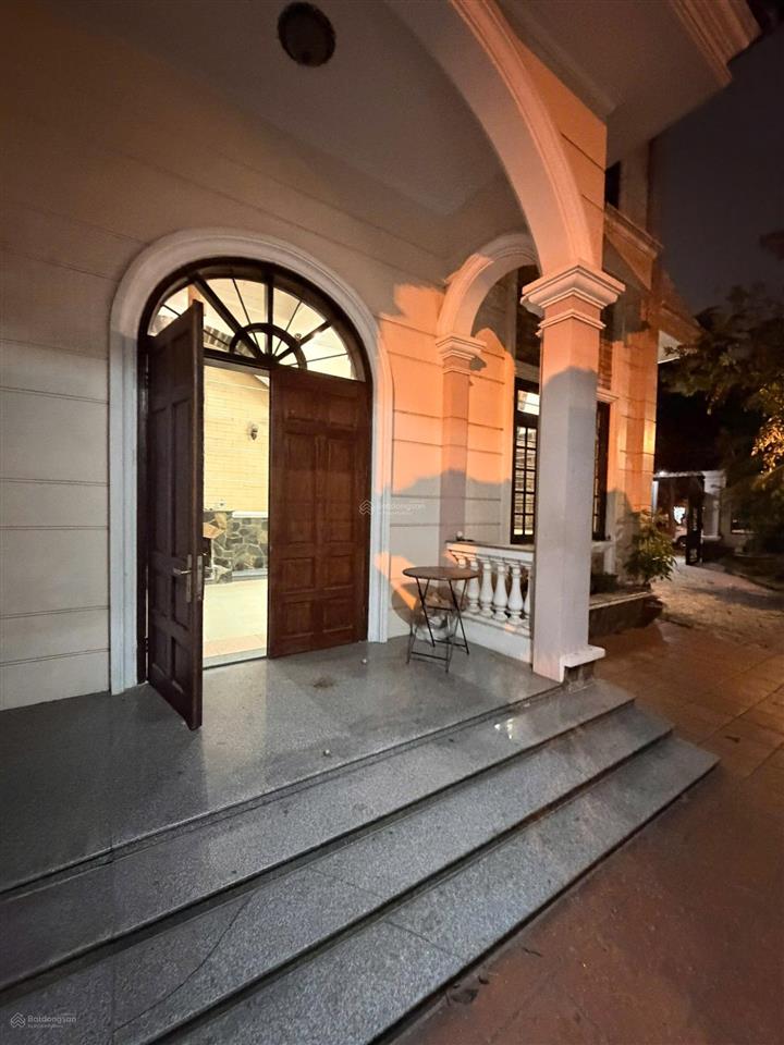Cho thuê biệt thự sân vườn hiệp bình chánh 300m², gara ô tô, giá chỉ 35 triệu/tháng