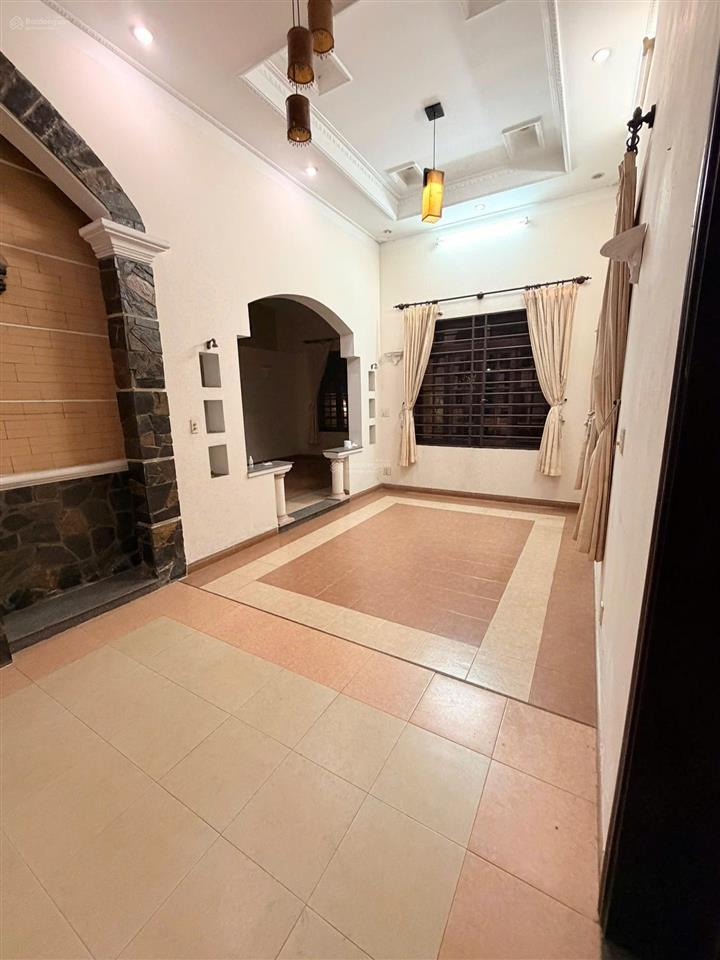 Cho thuê biệt thự sân vườn hiệp bình chánh 300m², gara ô tô, giá chỉ 35 triệu/tháng