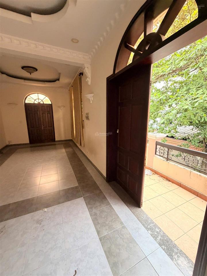 Cho thuê biệt thự sân vườn hiệp bình chánh 300m², gara ô tô, giá chỉ 35 triệu/tháng