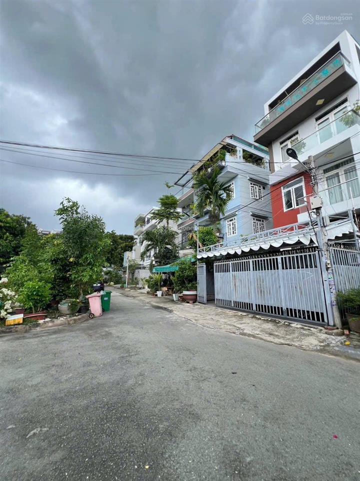 Cần bán gấp, nền đất khu văn phòng chính phủ hẻm 389 quốc lộ 13 121 m2 giá chỉ 10,5 tỷ