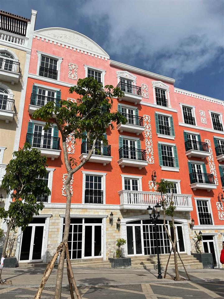 Cần bán gấp căn shophouse  gần bãi tắm  sổ lâu dài  kinh doanh tốt  giá 17,8 tỷ  0919 755 ***