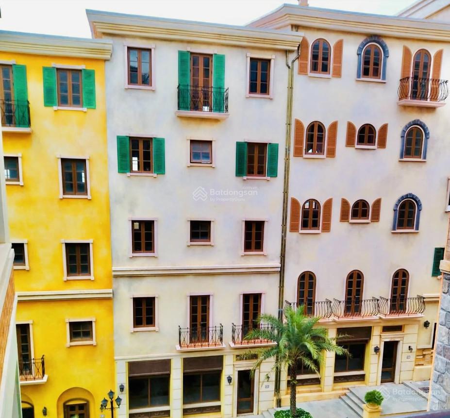 Cần bán gấp căn shophouse  gần bãi tắm  sổ lâu dài  kinh doanh tốt  giá 17,8 tỷ  0919 755 ***